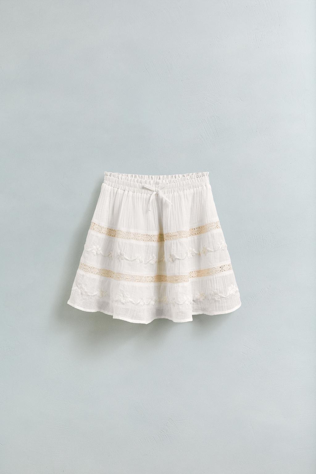 FLORAL EMBROIDERED SKIRT