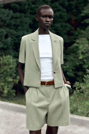 Льняные шорты-бермуды с защипами и ремнем- Заказать в России