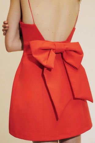 Короткое эластичное платье с бантом- Заказать в России