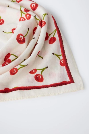Квадратная бандана с вишнями- Заказать в России