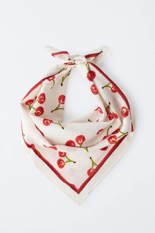 Квадратная бандана с вишнями- Заказать в России