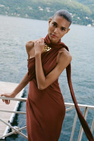 Платье миди асимметричного кроя с шарфом- Заказать в России