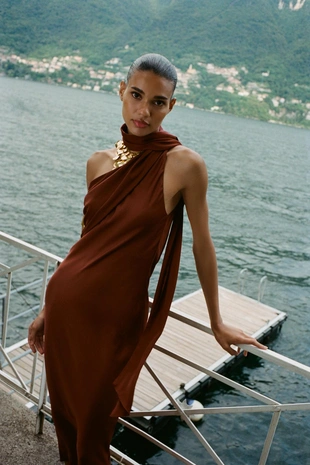 Платье миди асимметричного кроя с шарфом- Заказать в России