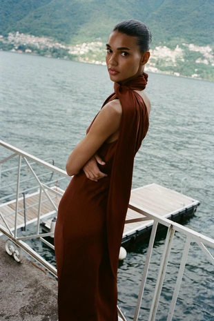 Платье миди асимметричного кроя с шарфом- Заказать в России