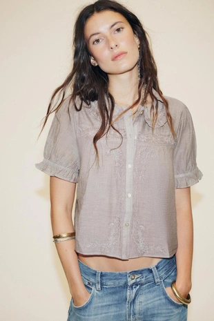 Рубашка с круглым воротником и вышивкой- Заказать в России