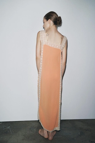 Платье с узором, вышивкой и кружевом- Заказать в России