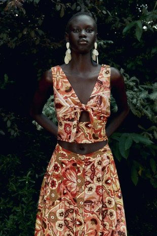 Укороченный топ в стиле рустик с принтом и узлом- Заказать в России