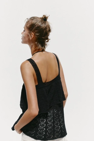 Топ из ажурного трикотажа с воланом- Заказать в России