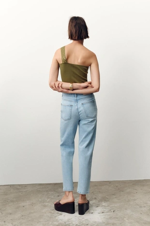 Трикотажный топ асимметричного кроя- Заказать в России