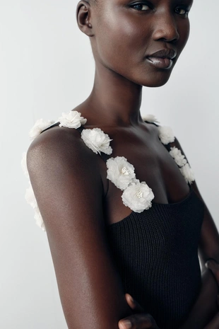 Трикотажный топ с цветами- Заказать в России