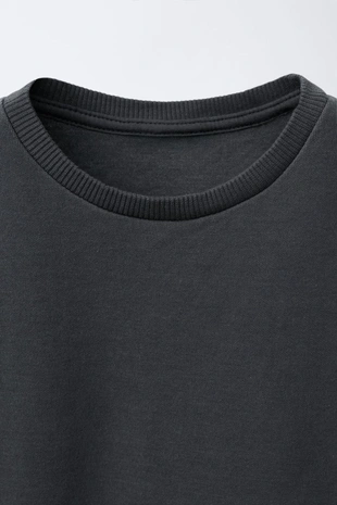 Однотонная футболка из ткани интерлок