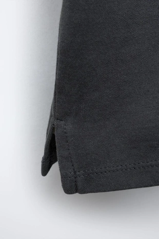 Однотонная футболка из ткани интерлок