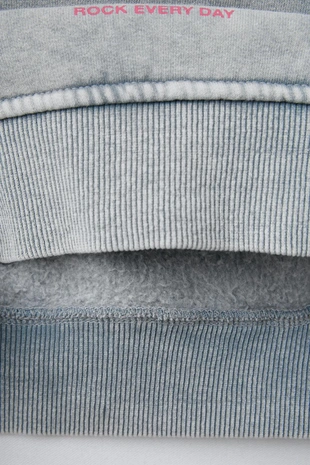 Толстовка с эффектом потертости и блестящей звездой- Заказать в России