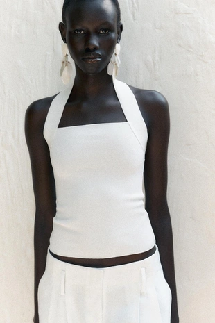 Эластичный топ с горловиной халтер