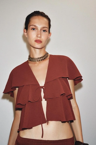 Топ-кейп с воланами