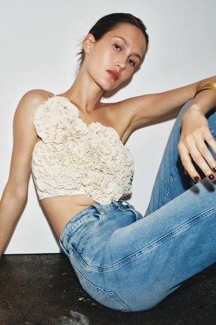 Укороченный топ с цветами- Заказать в России