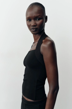 Эластичный топ с горловиной халтер