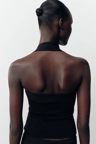 Эластичный топ с горловиной халтер