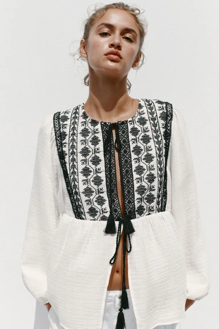 Куртка с контрастной вышивкой- Заказать в России