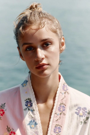 Хлопковый кафтан с цветочной вышивкой- Заказать в России