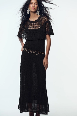 Длинное трикотажное платье с ажурной вышивкой и оборкой- Заказать в России