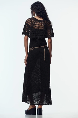 Длинное трикотажное платье с ажурной вышивкой и оборкой- Заказать в России