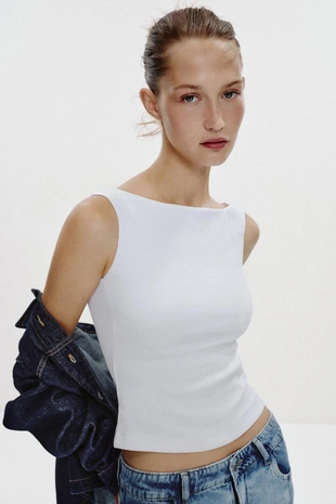 Футболка в рубчик с открытыми плечами- Заказать в России