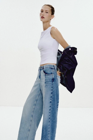 Футболка в рубчик с открытыми плечами- Заказать в России