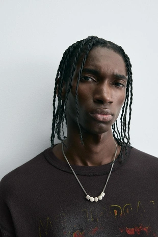 Футболка с эффектом потертости и принтом- Заказать в России