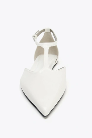 Туфли на плоской подошве с ремешком- Заказать в России