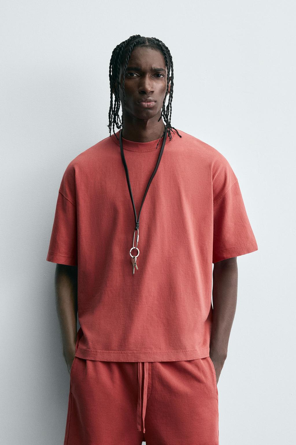 ФУТБОЛКА BOXY FIT С ЭФФЕКТОМ ПОТЕРТОСТИ ИЗ ЛЕГКОЙ ТКАНИ