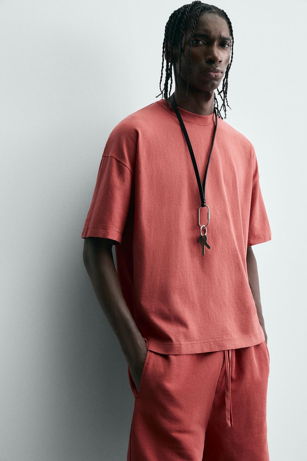 ФУТБОЛКА BOXY FIT С ЭФФЕКТОМ ПОТЕРТОСТИ ИЗ ЛЕГКОЙ ТКАНИ
