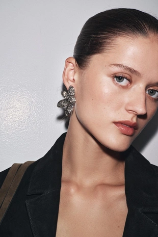 Серьги в форме веера со стразами- Заказать в России