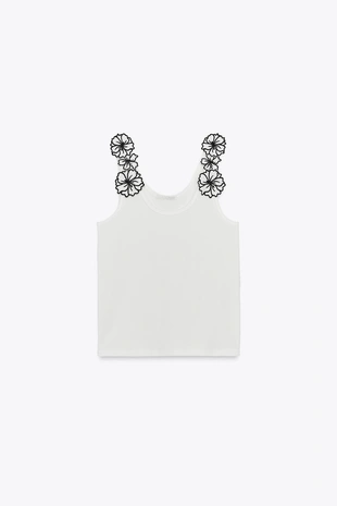 Топ с цветочной аппликацией