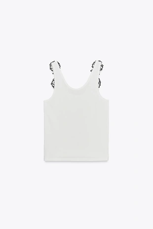 Топ с цветочной аппликацией