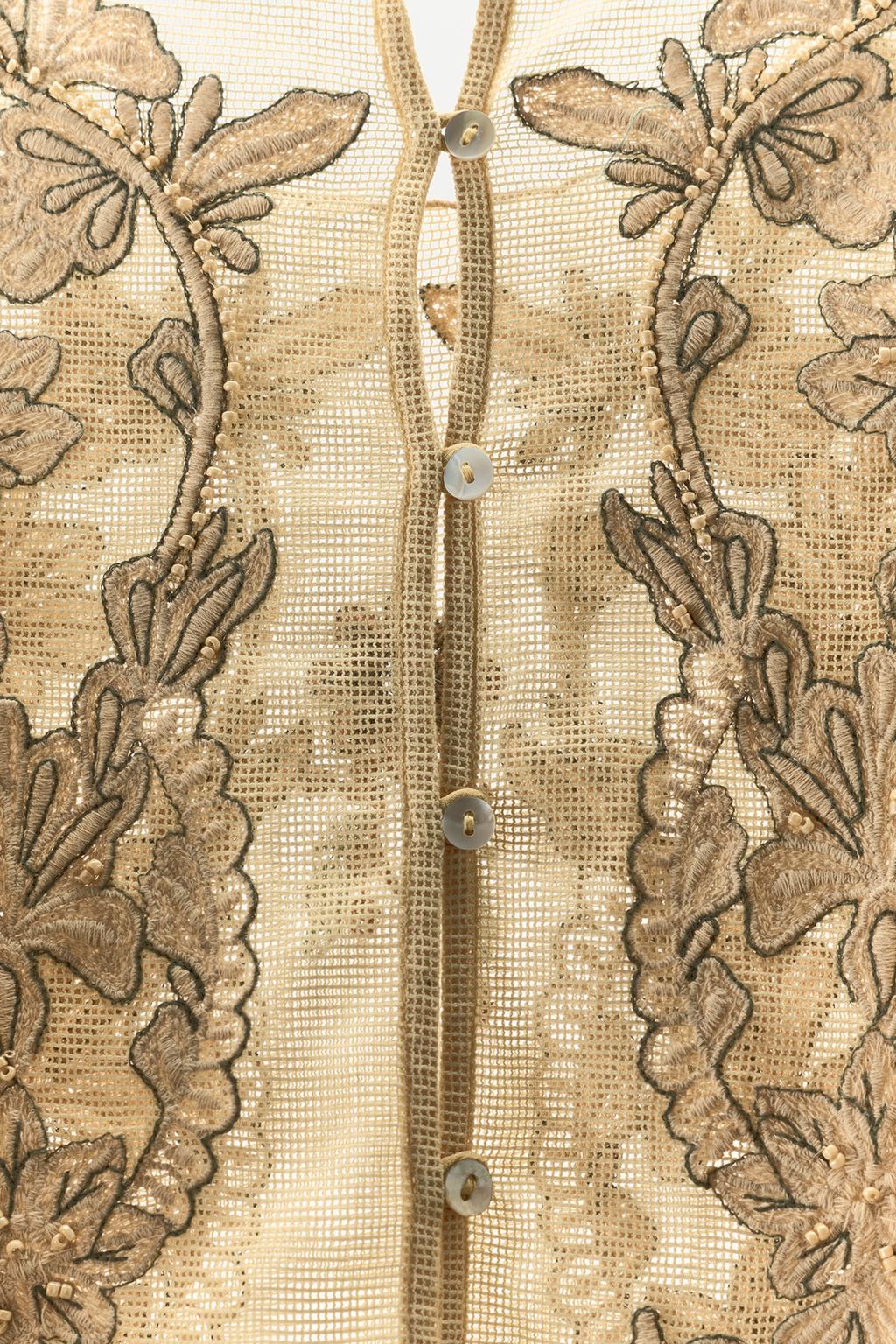 КОРОТКИЙ КОМБИНЕЗОН С ВЫШИВКОЙ ИЗ ТЮЛЯ И БИСЕРА