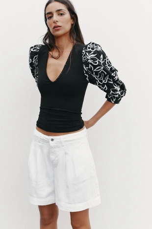 Топ с рукавами-буфами и вышивкой в виде цветов- Заказать в России