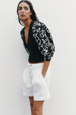 Топ с рукавами-буфами и вышивкой в виде цветов- Заказать в России