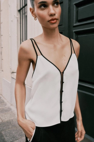 Топ в бельевом стиле с контрастной отделкой- Заказать в России