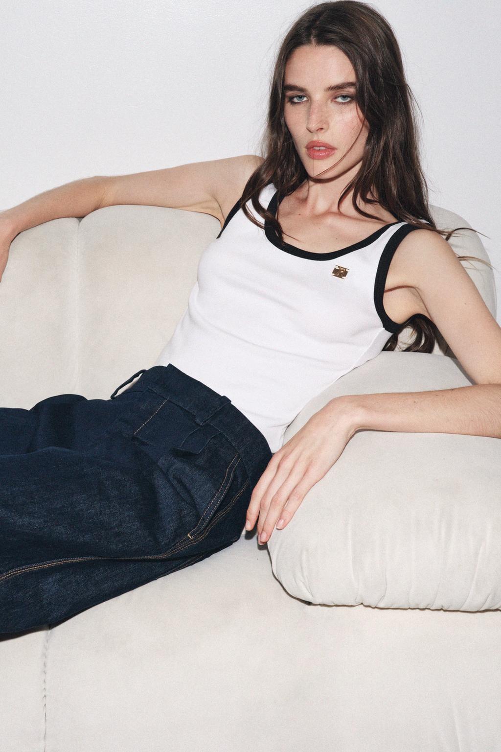 ТОП С ОТДЕЛКОЙ И БРОШЬЮ ZARA