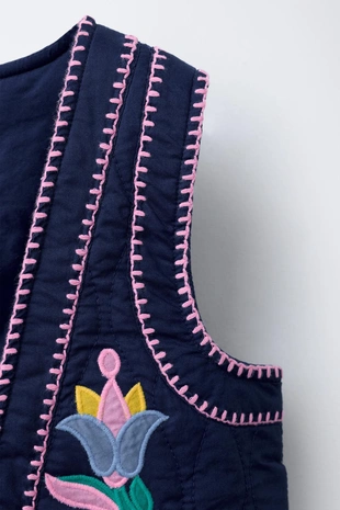 Жилет с вышивкой «тюльпаны»- Заказать в России