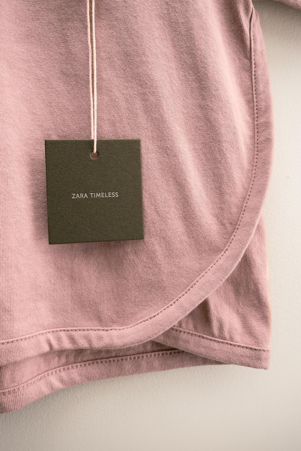ZARA TIMELESS - ОДНОТОННАЯ ФУТБОЛКА С ОДЕЛКОЙ