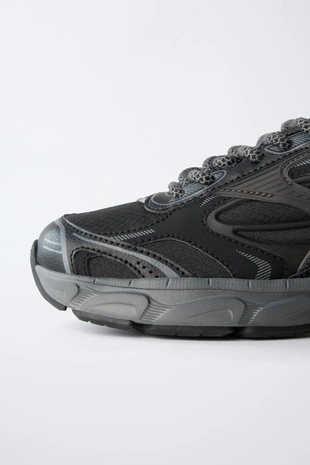 Многокомпонентные спортивные кроссовки- Заказать в России