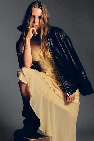 Комбинированное платье с воланами- Заказать в России