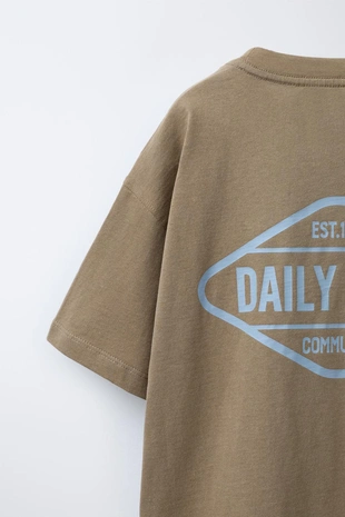 Футболка с принтом логотипа