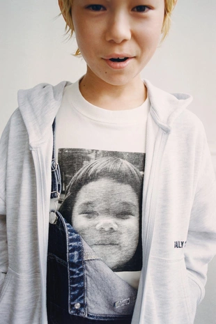 Футболка с принтом THE ROSIESZ- Заказать в России