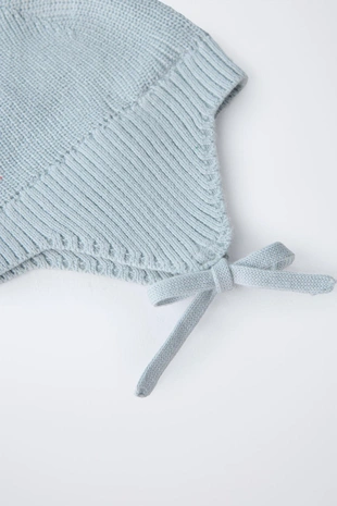 Трикотажный чепчик с жемчужным узором