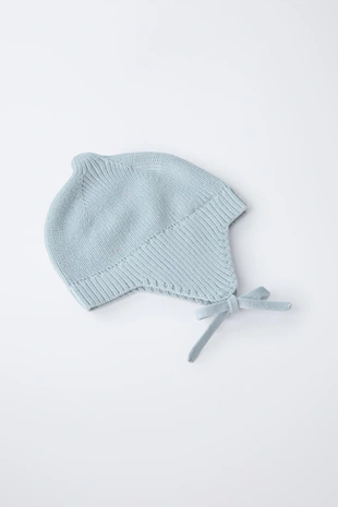 Трикотажный чепчик с жемчужным узором