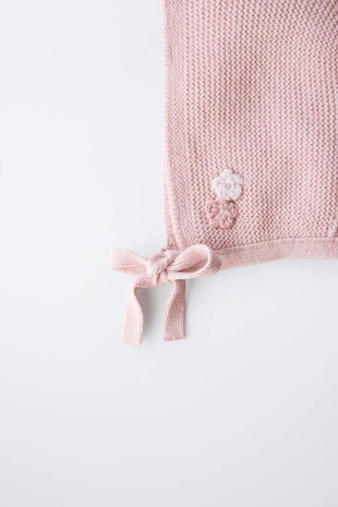 Купить Zara Трикотажный чепчик вязки интерлок с цветами кроше