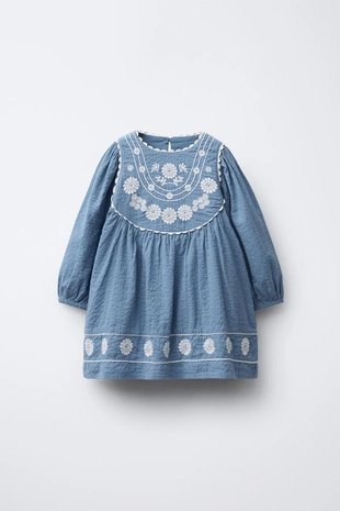 Платье с вышитыми цветами - Заказать в России